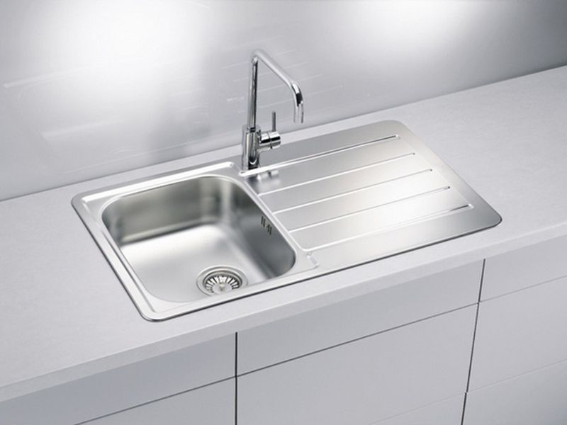 Inox pomivalno korito z odcejalnikom in kromirano kuhinjsko pipo